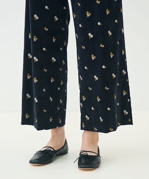 TOMORROWLAND collection(トゥモローランドコレクション)の「フルーロンベル ストレートパンツ(その他パンツ・レディース・ネイビー・34/36)」の9枚目の写真