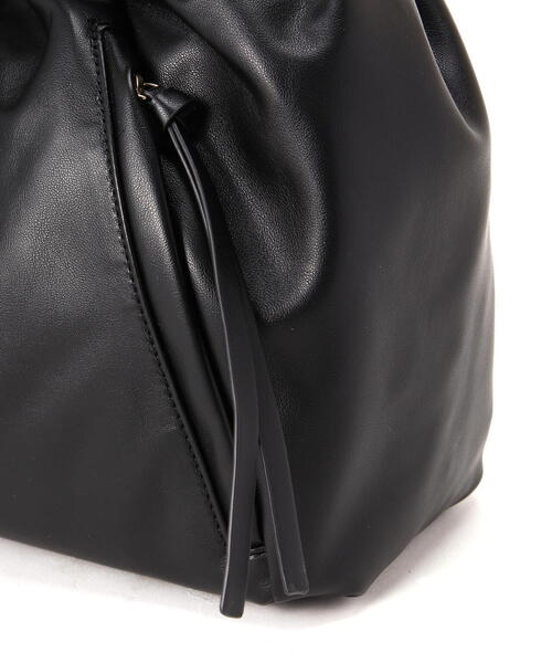 NATURAL BEAUTY BASIC(ナチュラルビューティーベーシック)の「◇ギャザリングフェイクレザー2wayトートバッグ(トートバッグ・レディース・ブラック/キャメル・フリ-)」の9枚目の写真