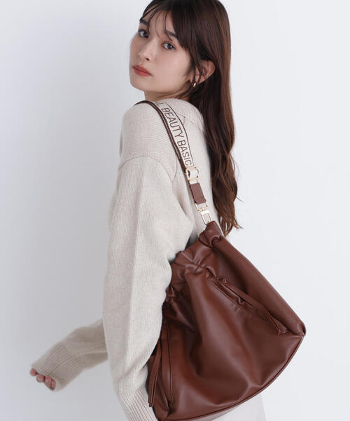 NATURAL BEAUTY BASIC(ナチュラルビューティーベーシック)の「◇ギャザリングフェイクレザー2wayトートバッグ(トートバッグ・レディース・ブラック/キャメル・フリ-)」の2枚目の写真