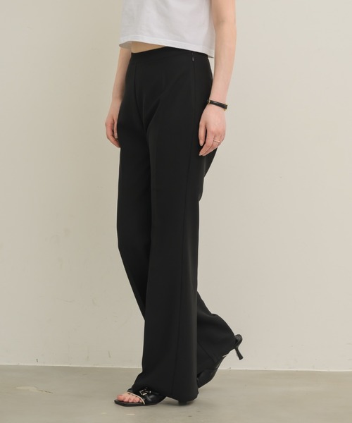 NEUNA(ヌナ)の「フレアラインパンツ(スラックス・レディース・アイボリー/ブラック・SMALL/MEDIUM/LARGE)」の10枚目の写真