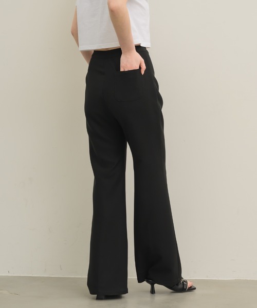 NEUNA(ヌナ)の「フレアラインパンツ(スラックス・レディース・アイボリー/ブラック・SMALL/MEDIUM/LARGE)」の7枚目の写真