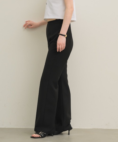 NEUNA(ヌナ)の「フレアラインパンツ(スラックス・レディース・アイボリー/ブラック・SMALL/MEDIUM/LARGE)」の8枚目の写真