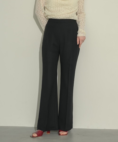 NEUNA(ヌナ)の「フレアラインパンツ(スラックス・レディース・アイボリー/ブラック・SMALL/MEDIUM/LARGE)」の12枚目の写真