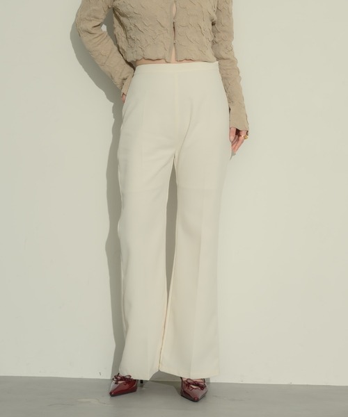 NEUNA(ヌナ)の「フレアラインパンツ(スラックス・レディース・アイボリー/ブラック・SMALL/MEDIUM/LARGE)」の17枚目の写真