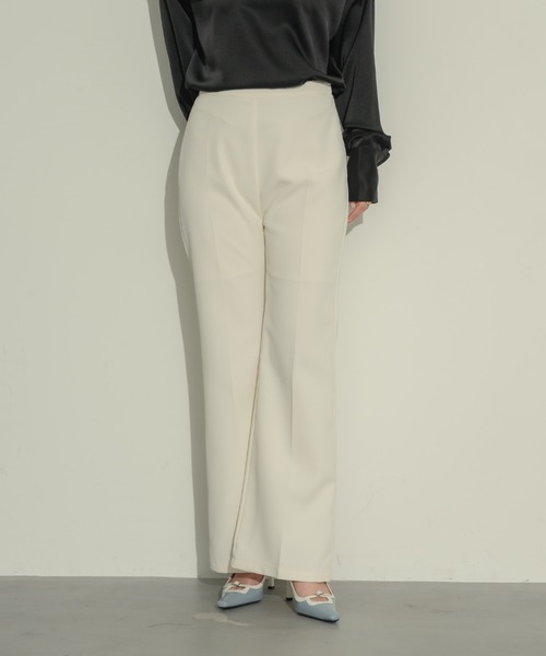 NEUNA(ヌナ)の「フレアラインパンツ(スラックス・レディース・アイボリー/ブラック・SMALL/MEDIUM/LARGE)」の15枚目の写真