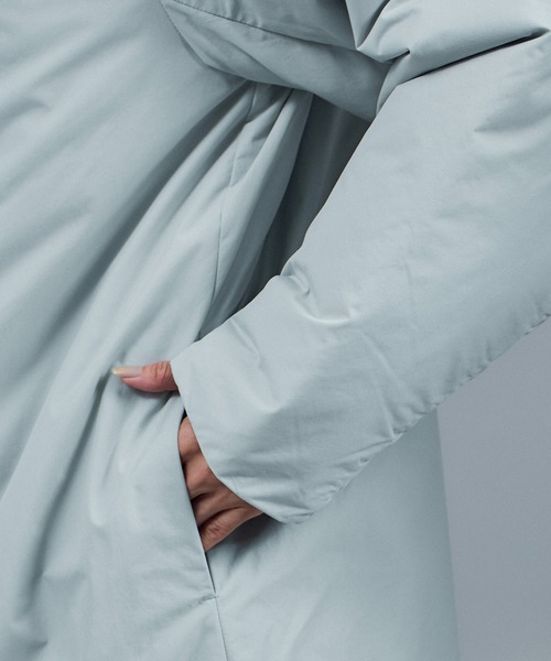 DESCENTE ALLTERRAIN（デサント　オルテライン）の「【DESCENTE ALLTERRAIN（デサントオルテライン）】別注ステンカラーパフコート（ダウンジャケット/コート・レディース・ブラック系その他/ライトグレー・FREE）」の10枚目の写真