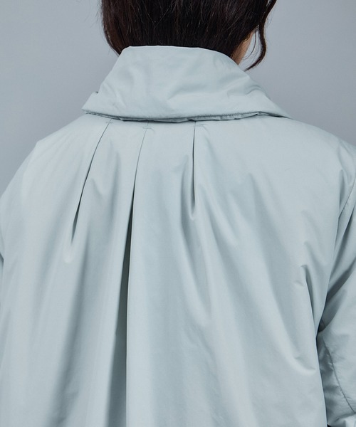 DESCENTE ALLTERRAIN（デサント　オルテライン）の「【DESCENTE ALLTERRAIN（デサントオルテライン）】別注ステンカラーパフコート（ダウンジャケット/コート・レディース・ブラック系その他/ライトグレー・FREE）」の12枚目の写真