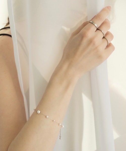 muku（ムク）の「BRACELET/RANDOM PEARL（ブレスレット・レディース・ゴールド/シルバー・FREE）」の14枚目の写真