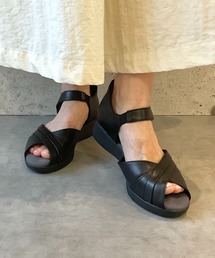 blanc/bleu（ブランブルー）の「【日本製／本革／軽量／3E幅】ふかふかポコポコインソール クロスバーサンダル（サンダル）」