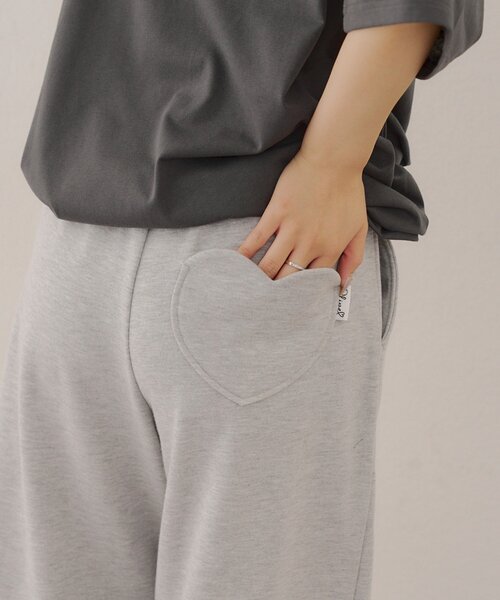 Another Branch olive des olive（アナザーブランチオリーブデオリーブ）の「ハートポケットスウェットバレルパンツ（スウェットパンツ・レディース・ブラック/ピンク/アイボリー/トップグレー・FREE）」の3枚目の写真