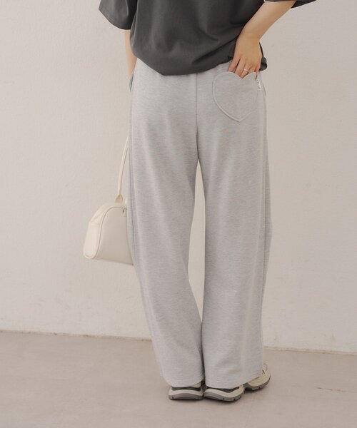 Another Branch olive des olive（アナザーブランチオリーブデオリーブ）の「ハートポケットスウェットバレルパンツ（スウェットパンツ・レディース・ブラック/ピンク/アイボリー/トップグレー・FREE）」の20枚目の写真