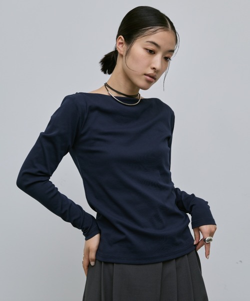 AIC.（エーアイシー）の「【ロングセラー】ボートネックロングスリーブトップス（Tシャツ/カットソー・レディース・オフホワイト/グレイッシュベージュ/ネイビー/ブラック/ダークグレー/ブラウン/グレー・FREE）」の7枚目の写真