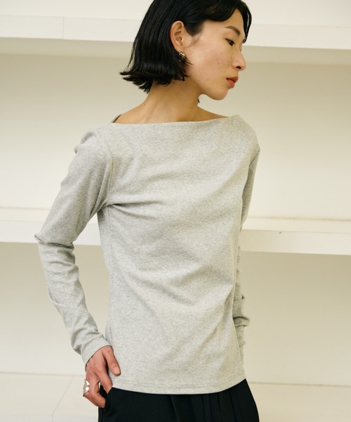 AIC.（エーアイシー）の「【ロングセラー】ボートネックロングスリーブトップス（Tシャツ/カットソー・レディース・オフホワイト/グレイッシュベージュ/ネイビー/ブラック/ダークグレー/ブラウン/グレー・FREE）」の4枚目の写真