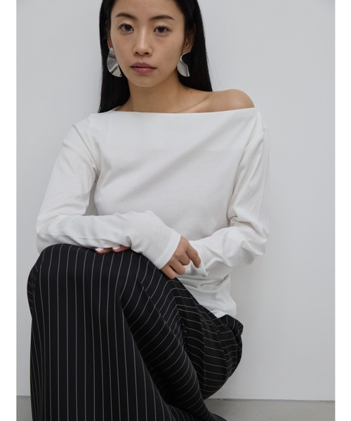 AIC.（エーアイシー）の「【ロングセラー】ボートネックロングスリーブトップス（Tシャツ/カットソー・レディース・オフホワイト/グレイッシュベージュ/ネイビー/ブラック/ダークグレー/ブラウン/グレー・FREE）」の2枚目の写真