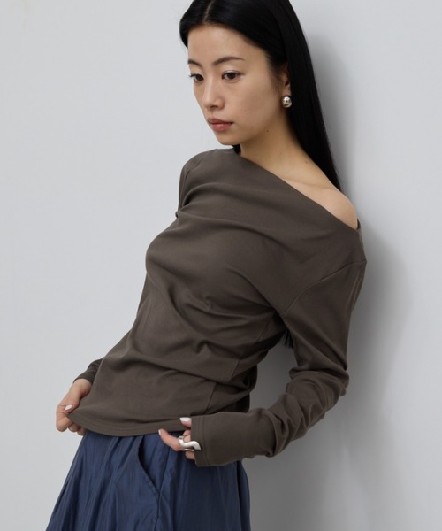 AIC.（エーアイシー）の「【ロングセラー】ボートネックロングスリーブトップス（Tシャツ/カットソー・レディース・オフホワイト/グレイッシュベージュ/ネイビー/ブラック/ダークグレー/ブラウン/グレー・FREE）」の6枚目の写真