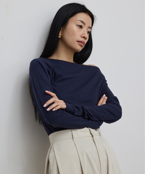 AIC.（エーアイシー）の「【ロングセラー】ボートネックロングスリーブトップス（Tシャツ/カットソー・レディース・オフホワイト/グレイッシュベージュ/ネイビー/ブラック/ダークグレー/ブラウン/グレー・FREE）」の10枚目の写真