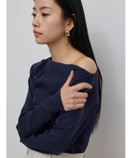 AIC.（エーアイシー）の「【ロングセラー】ボートネックロングスリーブトップス（Tシャツ/カットソー・レディース・オフホワイト/グレイッシュベージュ/ネイビー/ブラック/ダークグレー/ブラウン/グレー・FREE）」の12枚目の写真