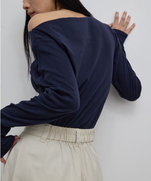 AIC.（エーアイシー）の「【ロングセラー】ボートネックロングスリーブトップス（Tシャツ/カットソー・レディース・オフホワイト/グレイッシュベージュ/ネイビー/ブラック/ダークグレー/ブラウン/グレー・FREE）」の14枚目の写真