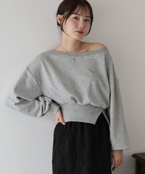 BLUEEAST（ブルーイースト）の「《新色追加》オフショルダースウェット（スウェット・レディース・ホワイト/グレー/ブラック/アイボリー/ピンクベージュ・MEDIUM）」の4枚目の写真