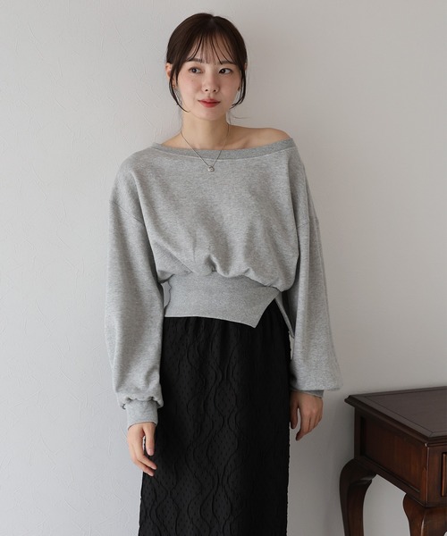 BLUEEAST（ブルーイースト）の「《新色追加》オフショルダースウェット（スウェット・レディース・ホワイト/グレー/ブラック/アイボリー/ピンクベージュ・MEDIUM）」の15枚目の写真