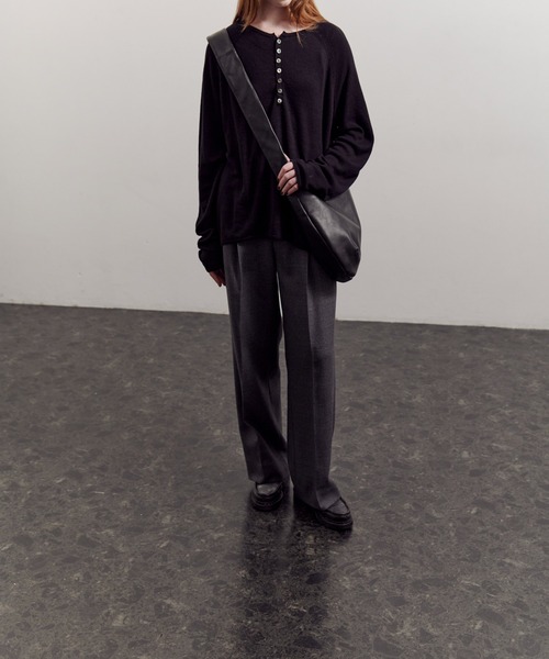ONE.(ワンドット)の「【ONE.ワンドット】 Large Shoulder Bag / 撥水レザー(ショルダーバッグ・メンズ・ブラック・FREE)」の3枚目の写真
