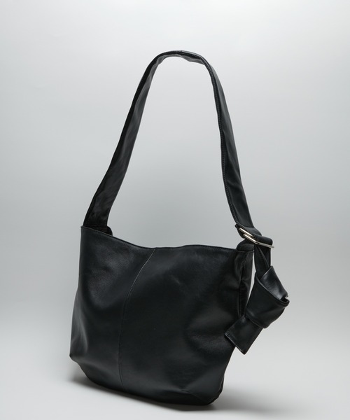 ONE.(ワンドット)の「【ONE.ワンドット】 Large Shoulder Bag / 撥水レザー(ショルダーバッグ・メンズ・ブラック・FREE)」の11枚目の写真
