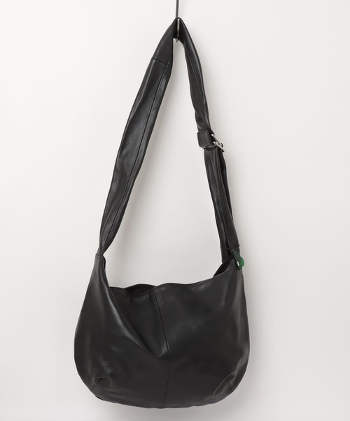 ONE.(ワンドット)の「【ONE.ワンドット】 Large Shoulder Bag / 撥水レザー(ショルダーバッグ・メンズ・ブラック・FREE)」の13枚目の写真