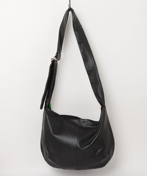ONE.(ワンドット)の「【ONE.ワンドット】 Large Shoulder Bag / 撥水レザー(ショルダーバッグ・メンズ・ブラック・FREE)」の14枚目の写真