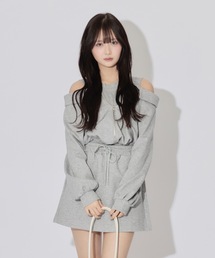 ALLuRing ChaRm（アリュリングチャーム）の「Layered Off-the-Shoulder Sweatsuit Set / レイヤードオフショルダースウェットセット（セットアップ）」