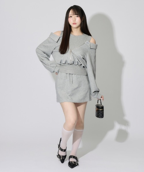 ALLuRing ChaRm(アリュリングチャーム)の「Layered Off-the-Shoulder Sweatsuit Set / レイヤードオフショルダースウェットセット(セットアップ・レディース・グレー・FREE)」の10枚目の写真
