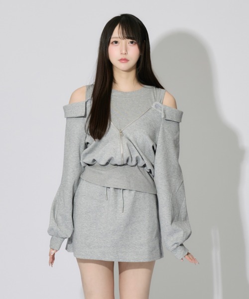 ALLuRing ChaRm(アリュリングチャーム)の「Layered Off-the-Shoulder Sweatsuit Set / レイヤードオフショルダースウェットセット(セットアップ・レディース・グレー・FREE)」の12枚目の写真