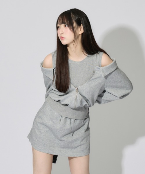 ALLuRing ChaRm(アリュリングチャーム)の「Layered Off-the-Shoulder Sweatsuit Set / レイヤードオフショルダースウェットセット(セットアップ・レディース・グレー・FREE)」の13枚目の写真