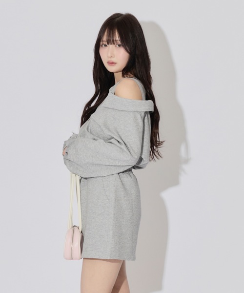 ALLuRing ChaRm(アリュリングチャーム)の「Layered Off-the-Shoulder Sweatsuit Set / レイヤードオフショルダースウェットセット(セットアップ・レディース・グレー・FREE)」の15枚目の写真