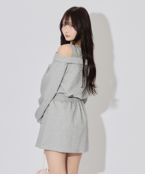 ALLuRing ChaRm(アリュリングチャーム)の「Layered Off-the-Shoulder Sweatsuit Set / レイヤードオフショルダースウェットセット(セットアップ・レディース・グレー・FREE)」の16枚目の写真