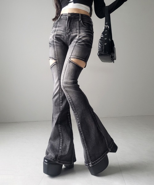 me+em select（ミームセレクト）の「【 ３color ／ ３size 】カットアウトヴィンテージストレッチフレアデニム ／ cutout vintage stretch flare denim（デニムパンツ・レディース・ブラック/ブルー/ダークブラック・SMALL/MEDIUM/LARGE）」の2枚目の写真