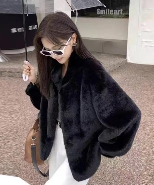 Ritzy(リッツィー)の「フェイクファー ショート丈 スタンドカラーコート(その他アウター・レディース・ホワイト/モカ/ブラック/アイボリー/ベージュ・FREE)」の1枚目の写真