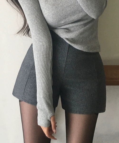 Vipoa(ヴィポア)の「スリムフィットショートパンツ(その他パンツ・レディース・ブラック/グレー・MEDIUM/LARGE)」の13枚目の写真