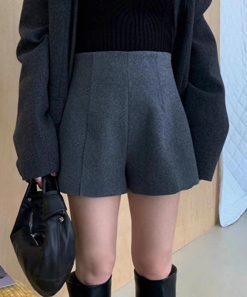 Vipoa(ヴィポア)の「スリムフィットショートパンツ(その他パンツ・レディース・ブラック/グレー・MEDIUM/LARGE)」の9枚目の写真