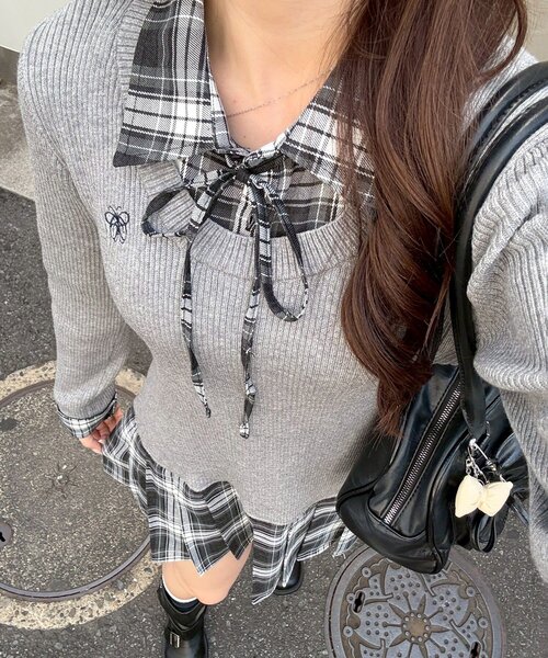 continuer de NICE CLAUP（コンティニューデナイスクラップ）の「【主役級のアイテム】裾プリーツドッキングミニワンピース（ワンピース・レディース・ネイビー/ブラウン/トップグレー・FREE）」の2枚目の写真