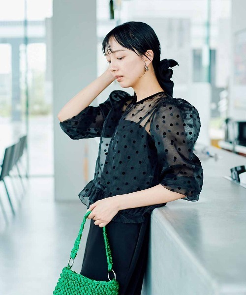 MEDE19F（メデジュウキュウ）の「ＭＥＤＥ１９Ｆ　フロッキードットオーガンジートップス〈ブラック〉（シャツ/ブラウス・レディース・ブラック・LL/M）」の4枚目の写真