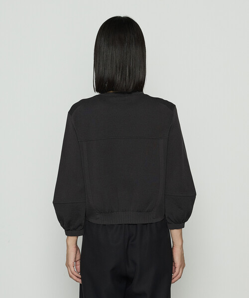 Gabardine K.T（ギャバジンケーティー）の「ブライトストレッチヤーン ミラノリブショートジャケット（ノーカラージャケット・レディース・ブラック/チャコール・9号）」の8枚目の写真