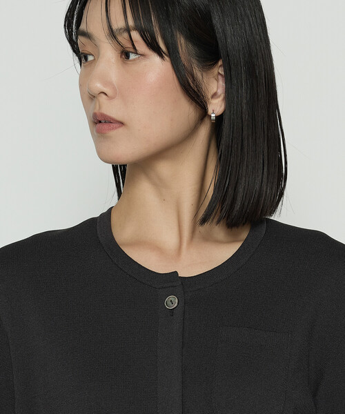 Gabardine K.T（ギャバジンケーティー）の「ブライトストレッチヤーン ミラノリブショートジャケット（ノーカラージャケット・レディース・ブラック/チャコール・9号）」の9枚目の写真