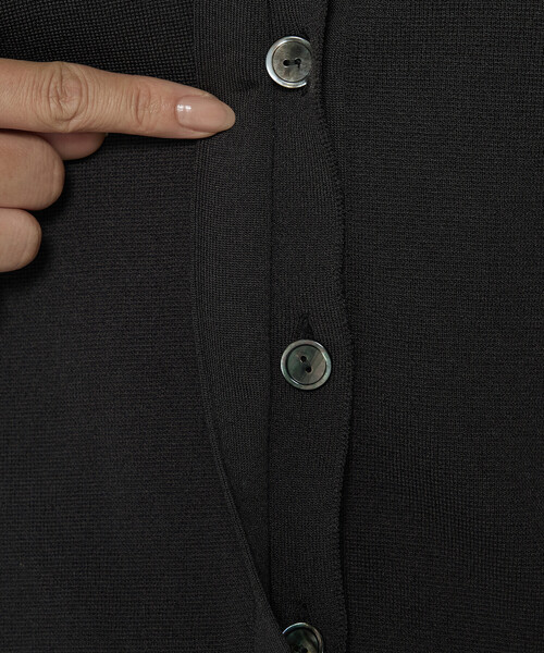 Gabardine K.T（ギャバジンケーティー）の「ブライトストレッチヤーン ミラノリブショートジャケット（ノーカラージャケット・レディース・ブラック/チャコール・9号）」の12枚目の写真