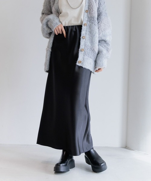 BAYFLOW（ベイフロー）の「[ヒップラインが出すぎない]サテンナロースカート（スカート・レディース・ブラック/グレー/モカ/アイボリー/ダークブラウン・MEDIUM/SMALL）」の2枚目の写真