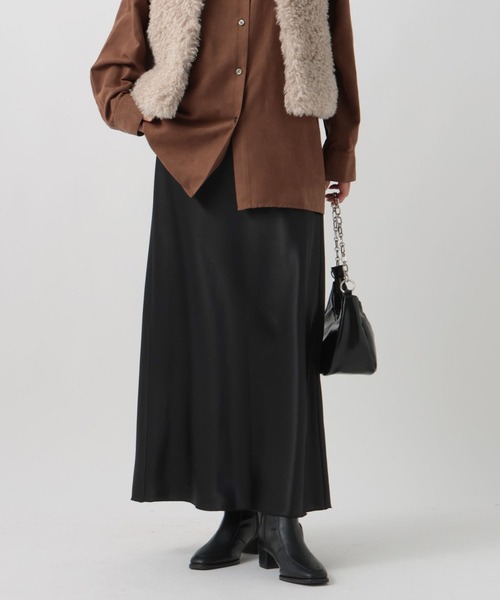 BAYFLOW（ベイフロー）の「[ヒップラインが出すぎない]サテンナロースカート（スカート・レディース・ブラック/グレー/モカ/アイボリー/ダークブラウン・MEDIUM/SMALL）」の7枚目の写真