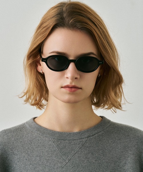 NUEF (ヌエフ)の「オーバルサングラス|カラーレンズ|トレンド|紫外線対策|UVカット|サングラス|NUEF|COLOR SUNGLASSES(サングラス・レディース・グリーン/ブラック・FREE)」の2枚目の写真