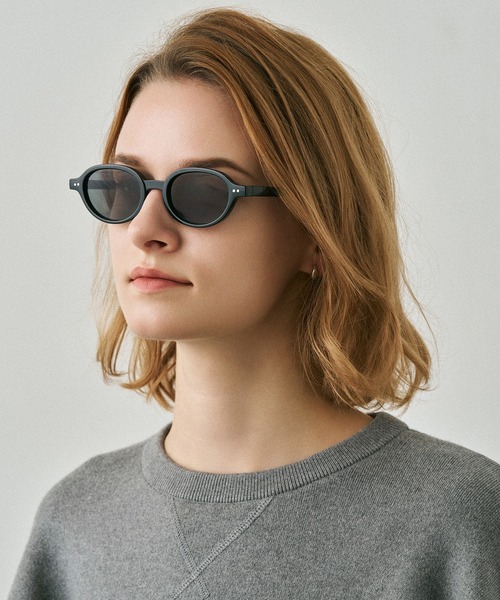 NUEF (ヌエフ)の「オーバルサングラス|カラーレンズ|トレンド|紫外線対策|UVカット|サングラス|NUEF|COLOR SUNGLASSES(サングラス・レディース・グリーン/ブラック・FREE)」の3枚目の写真