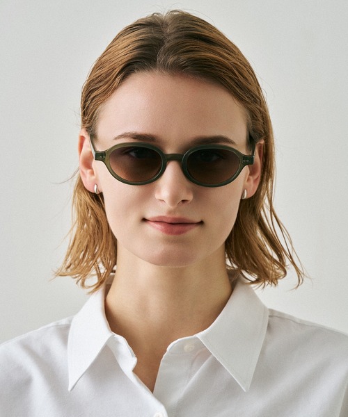 NUEF (ヌエフ)の「オーバルサングラス|カラーレンズ|トレンド|紫外線対策|UVカット|サングラス|NUEF|COLOR SUNGLASSES(サングラス・レディース・グリーン/ブラック・FREE)」の4枚目の写真