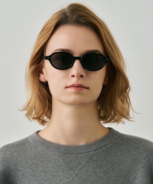 NUEF (ヌエフ)の「オーバルサングラス|カラーレンズ|トレンド|紫外線対策|UVカット|サングラス|NUEF|COLOR SUNGLASSES(サングラス・レディース・グリーン/ブラック・FREE)」の5枚目の写真
