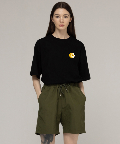 GRAVER（グレーバー）の「[ユニセックス]スモールドットスマイルフラワーミックス半袖Tシャツ_ブラック（Tシャツ/カットソー・レディース・ブラック・MEDIUM/LARGE/SMALL）」の2枚目の写真